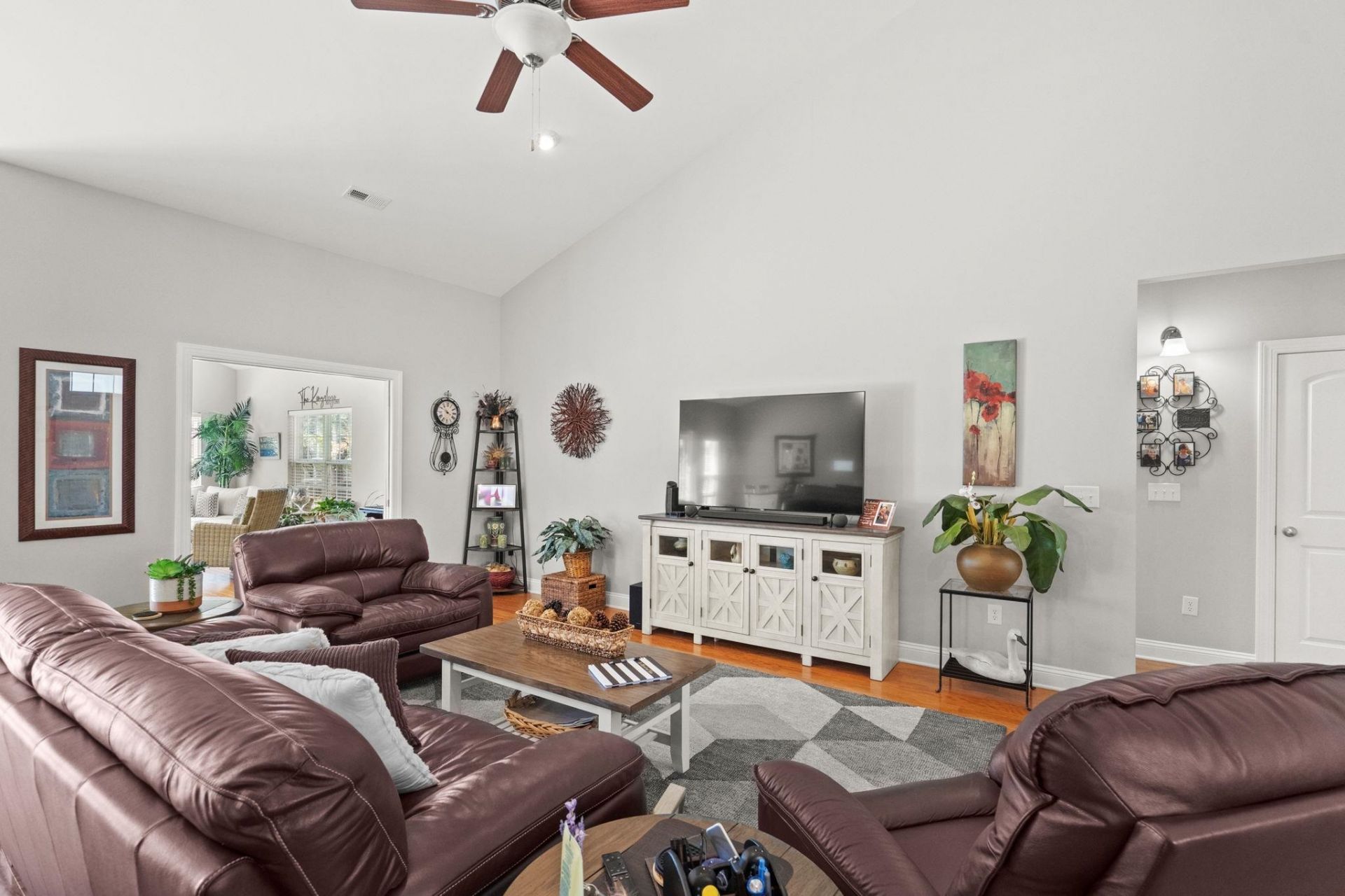 9181 Abingdon Dr. Photo 11