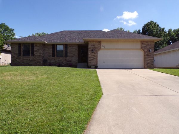516 E Slim Wilson Boulevard , Nixa, MO 65714