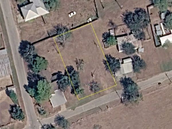 401 E Cleveland Street , Cuero, TX 77954