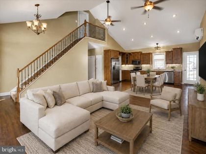 702 SOUTHWOOD DRIVE Shippensburg, PA 17257