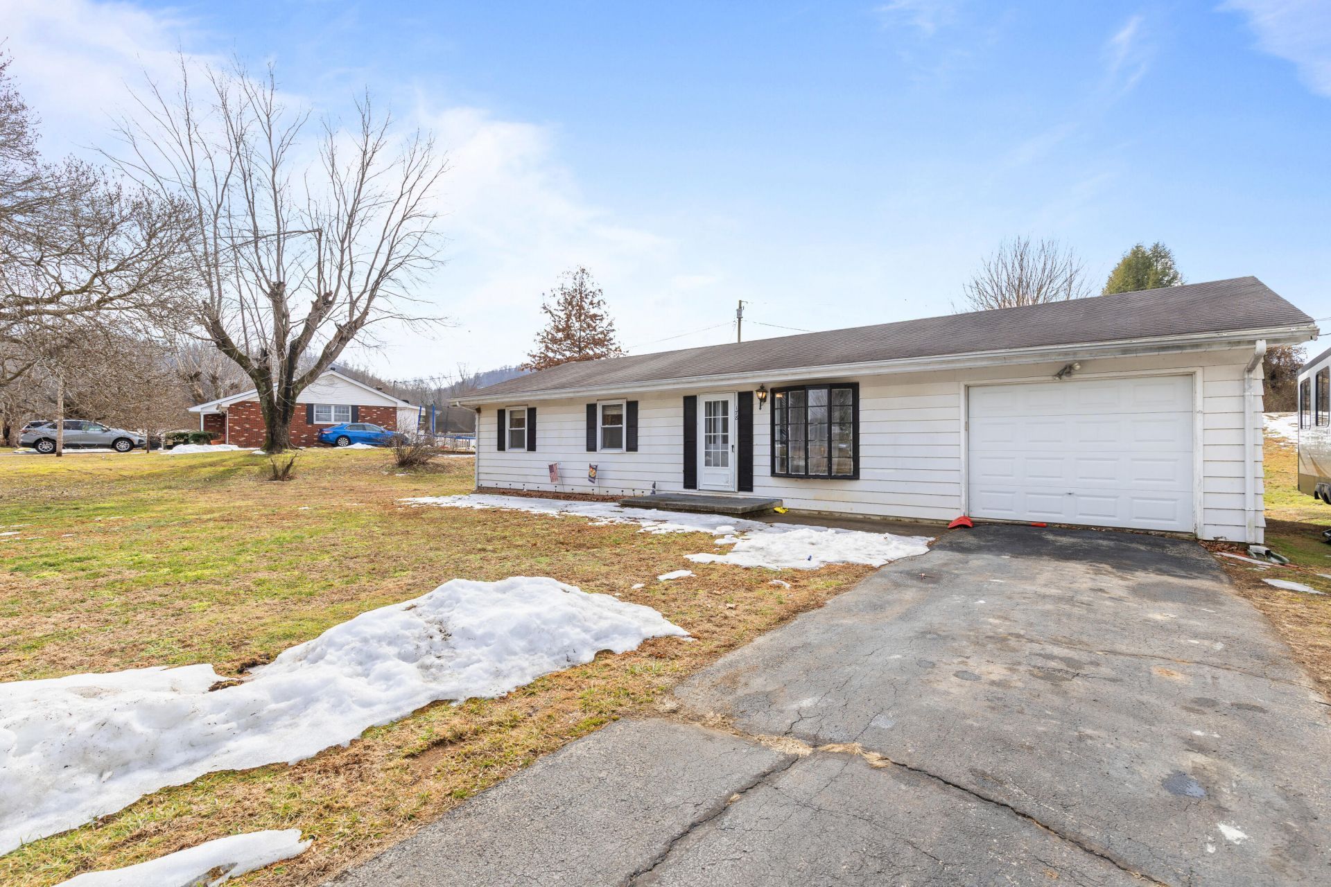 178 Indian Hills Circle , Vanceburg, KY 41179
