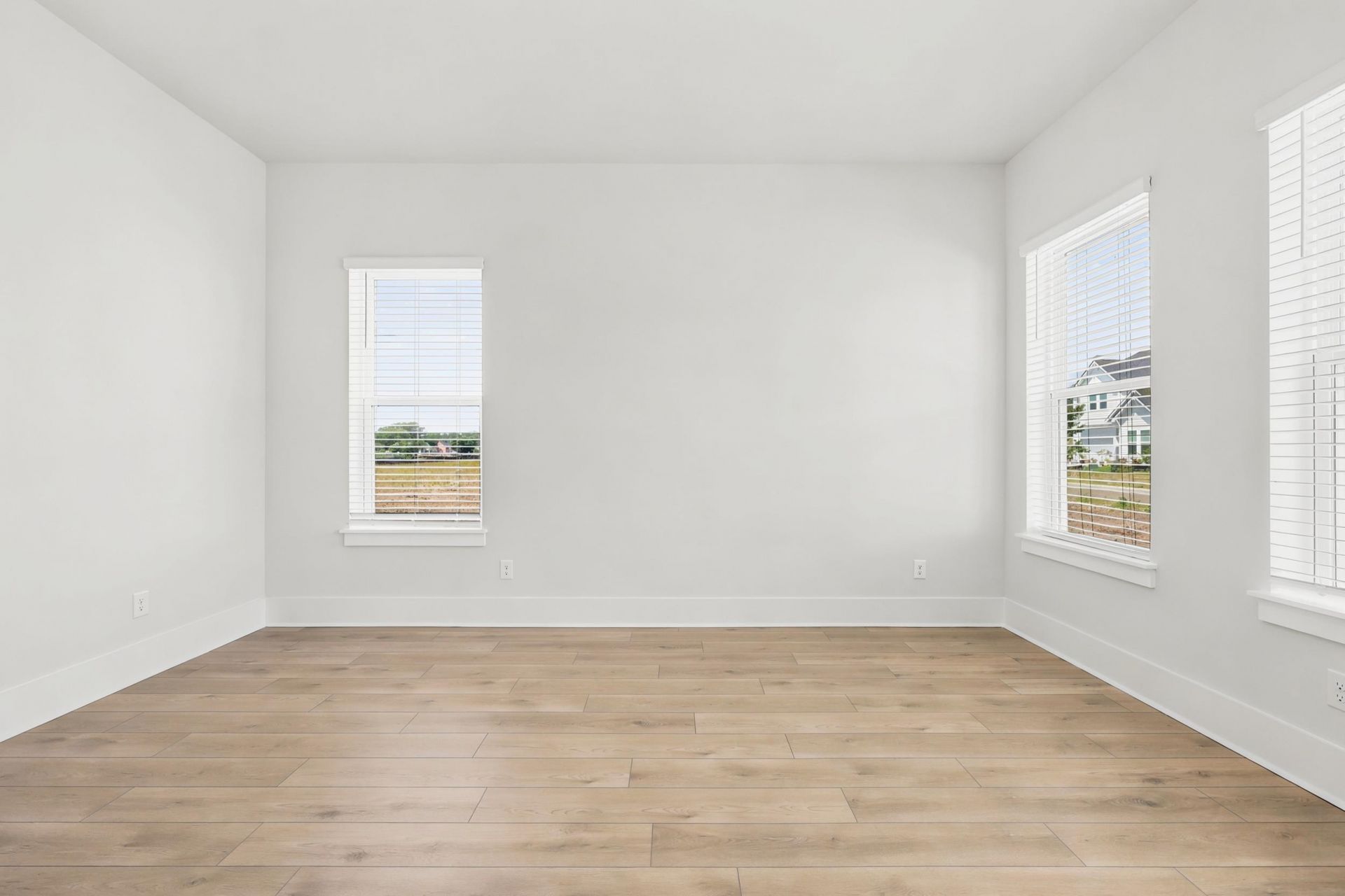 988 Triton Ave. Photo 10