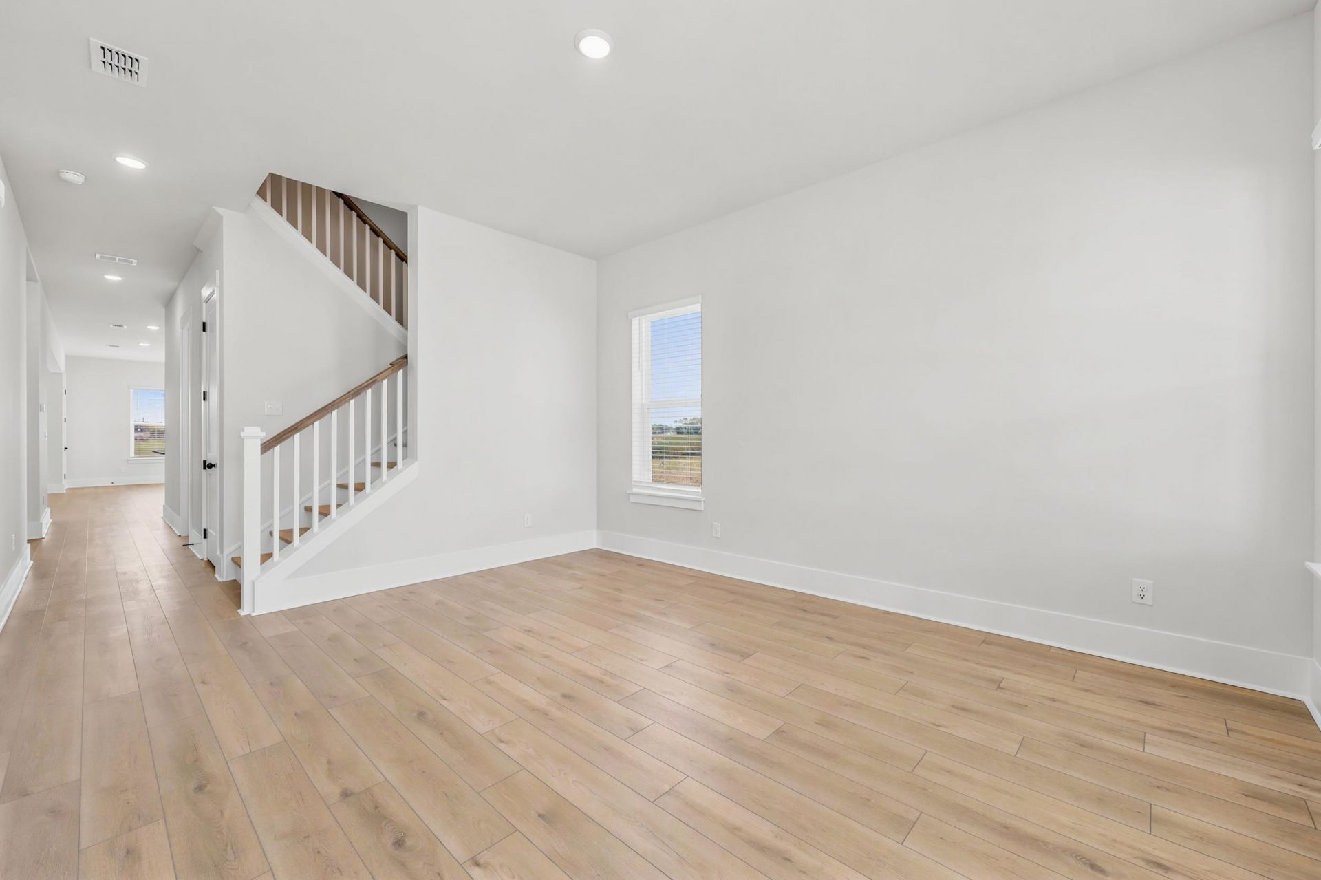 988 Triton Ave. Photo 12