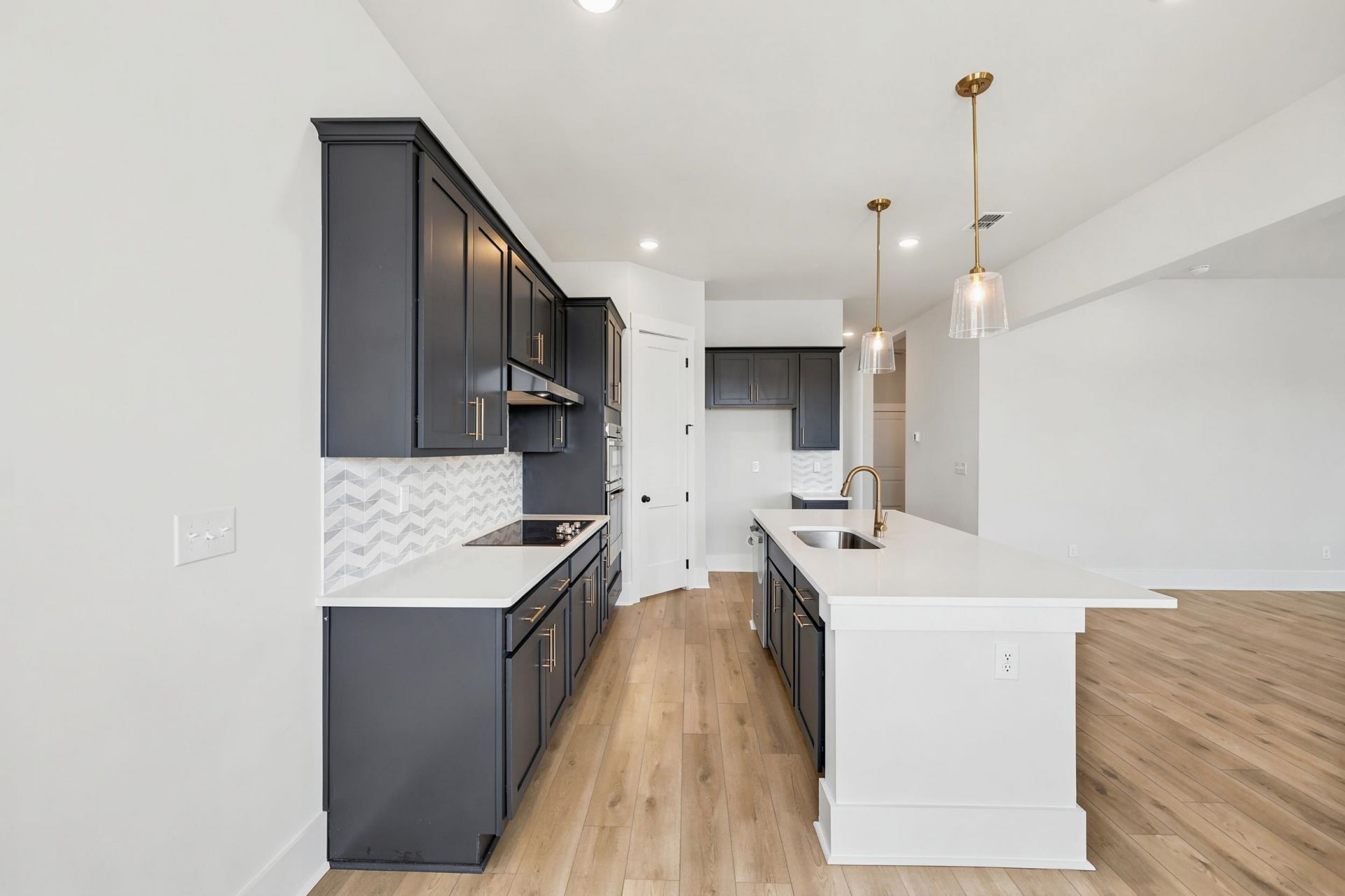 988 Triton Ave. Photo 17