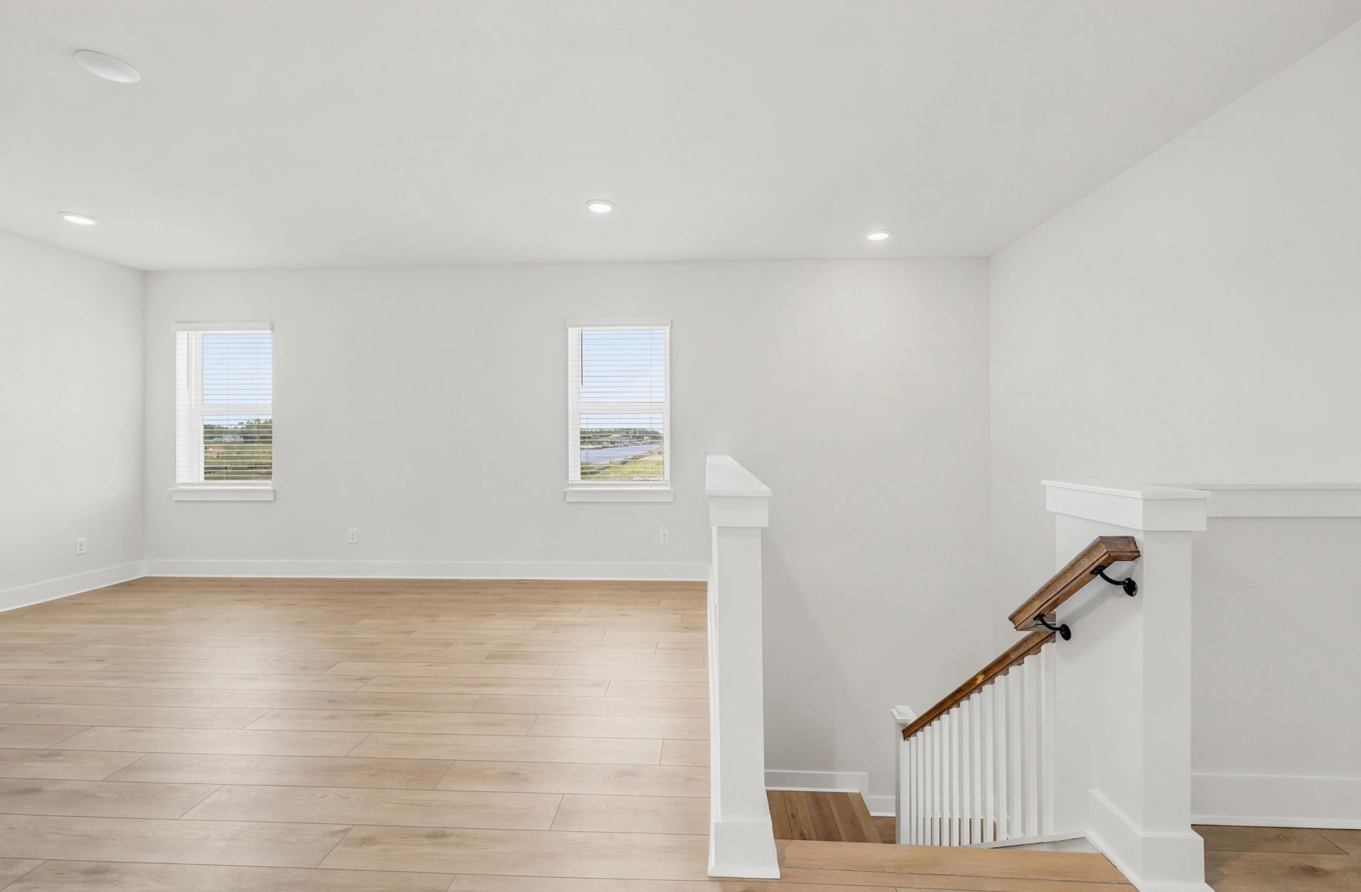 988 Triton Ave. Photo 30