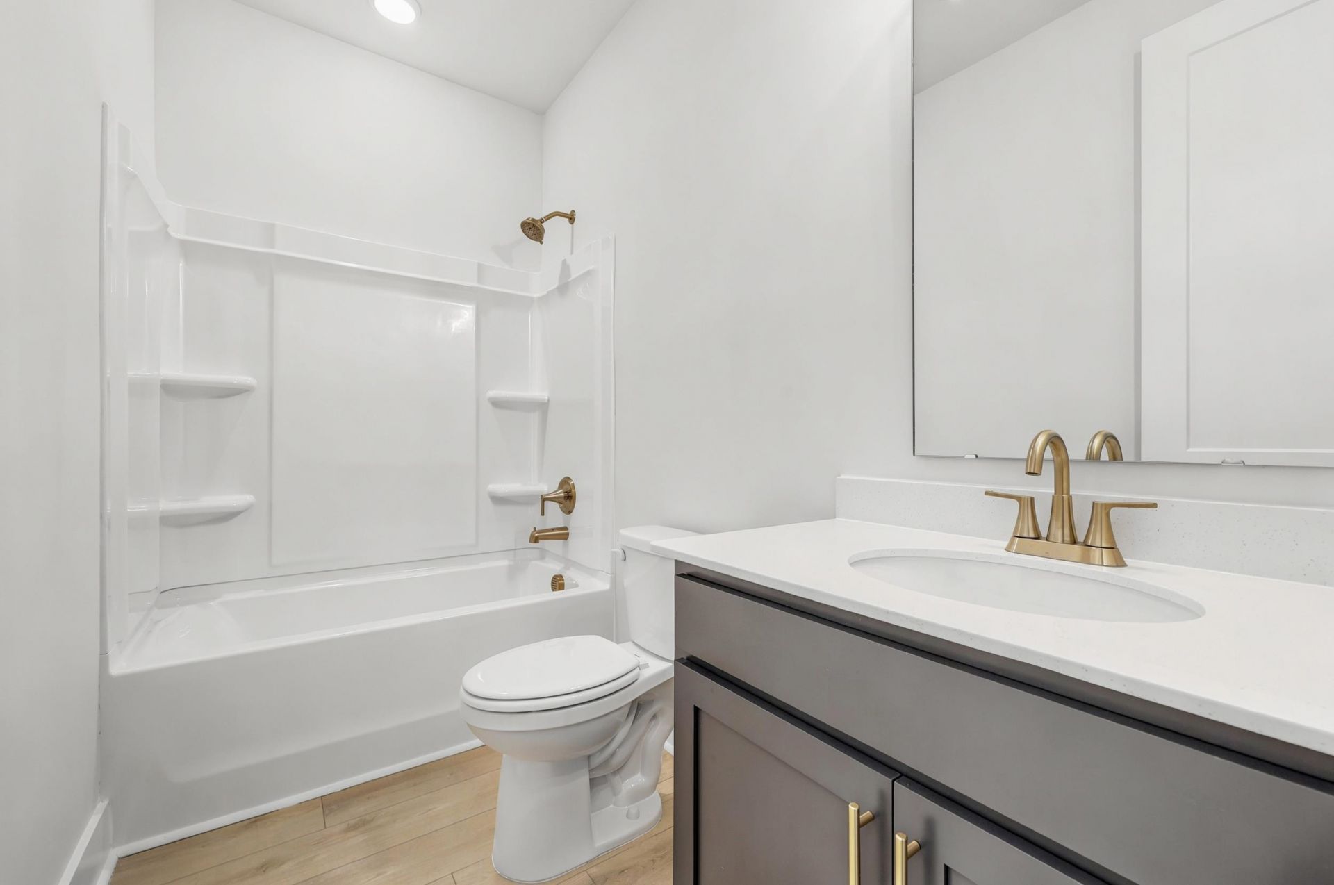 988 Triton Ave. Photo 35