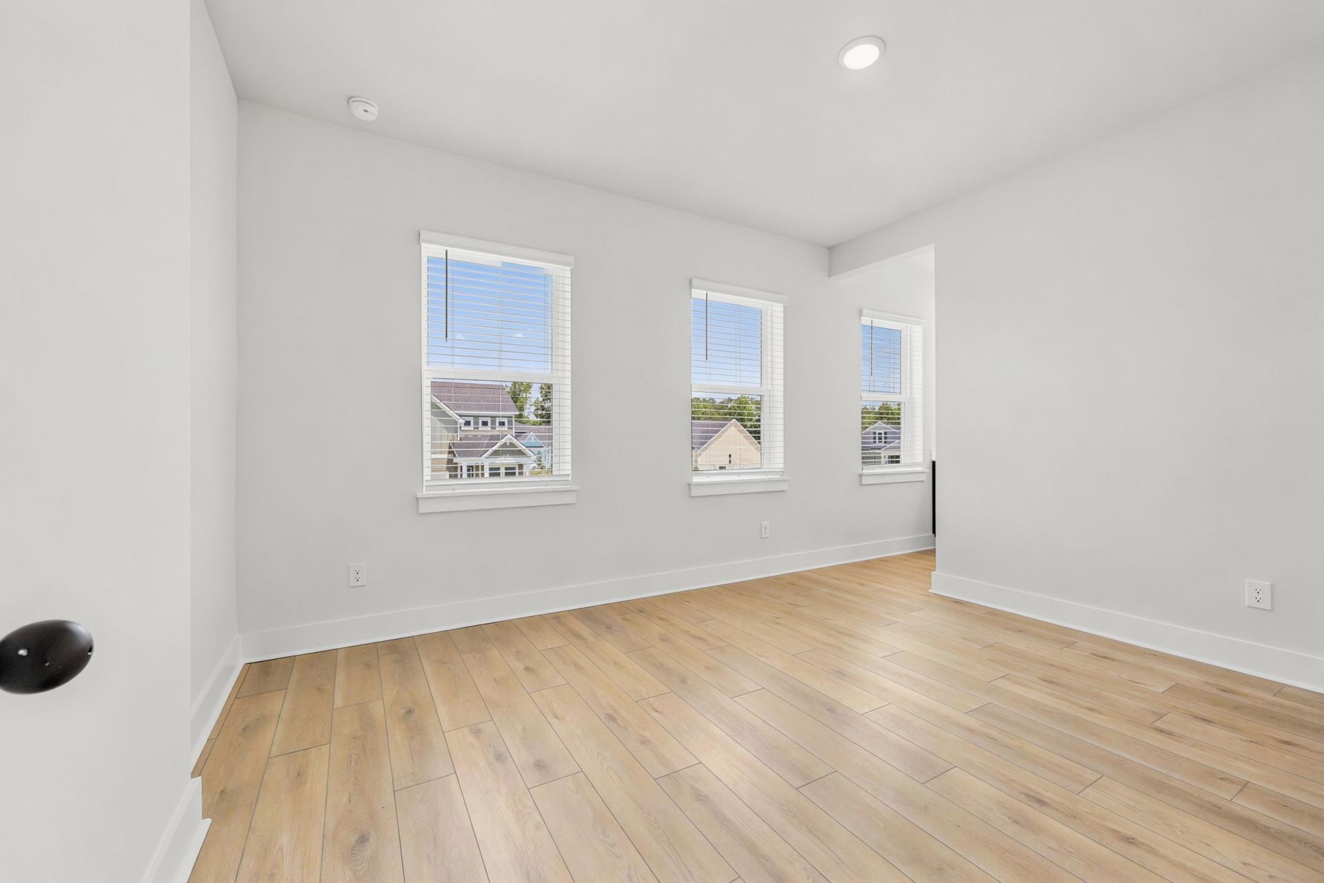 988 Triton Ave. Photo 36