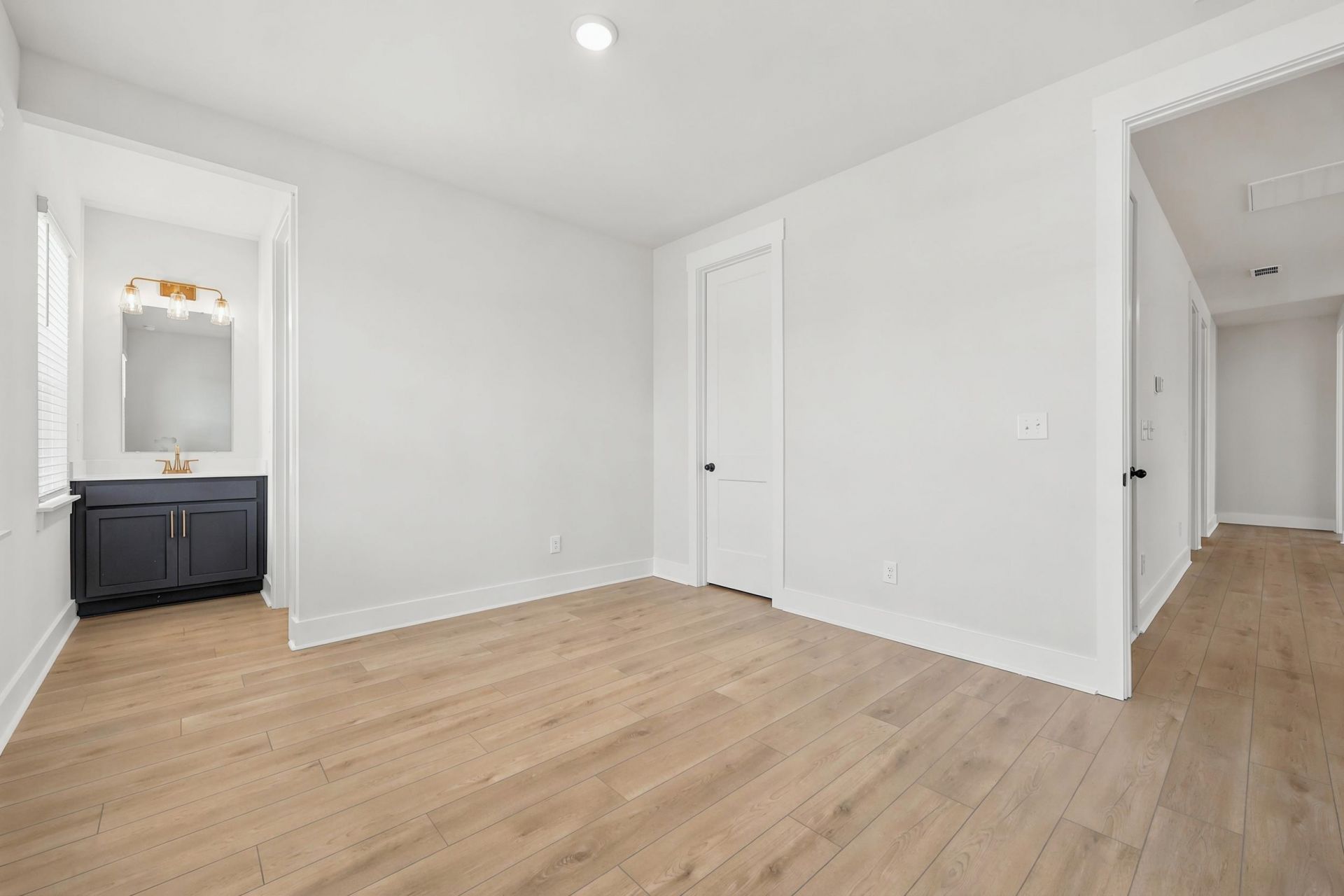 988 Triton Ave. Photo 37