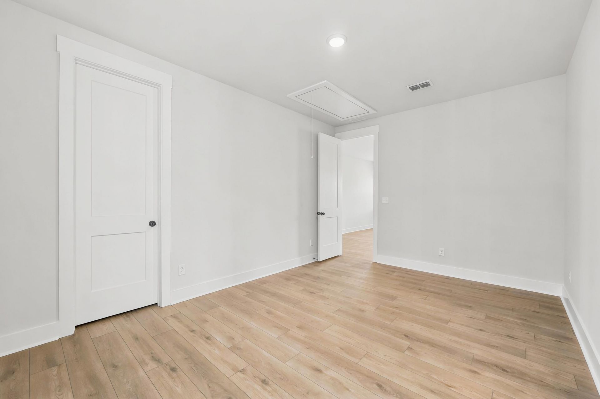 988 Triton Ave. Photo 42