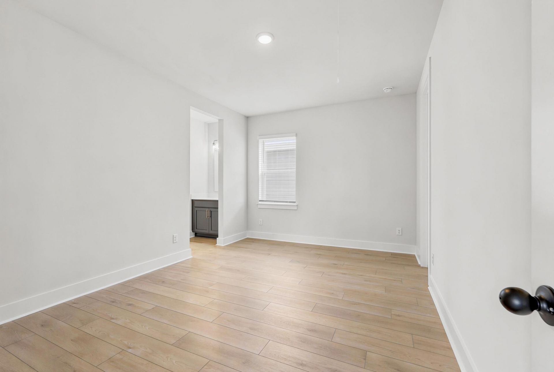 988 Triton Ave. Photo 43