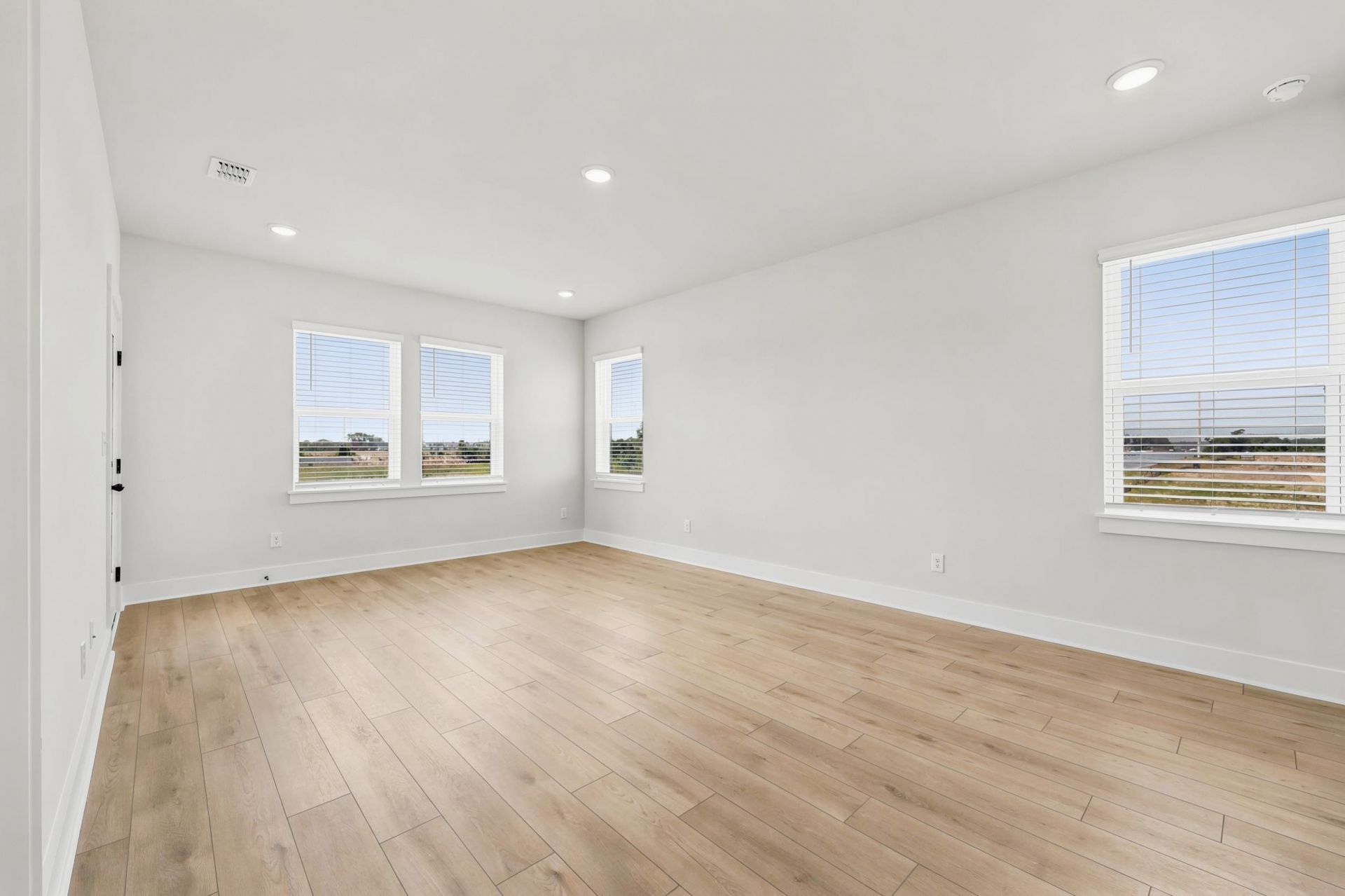 988 Triton Ave. Photo 45