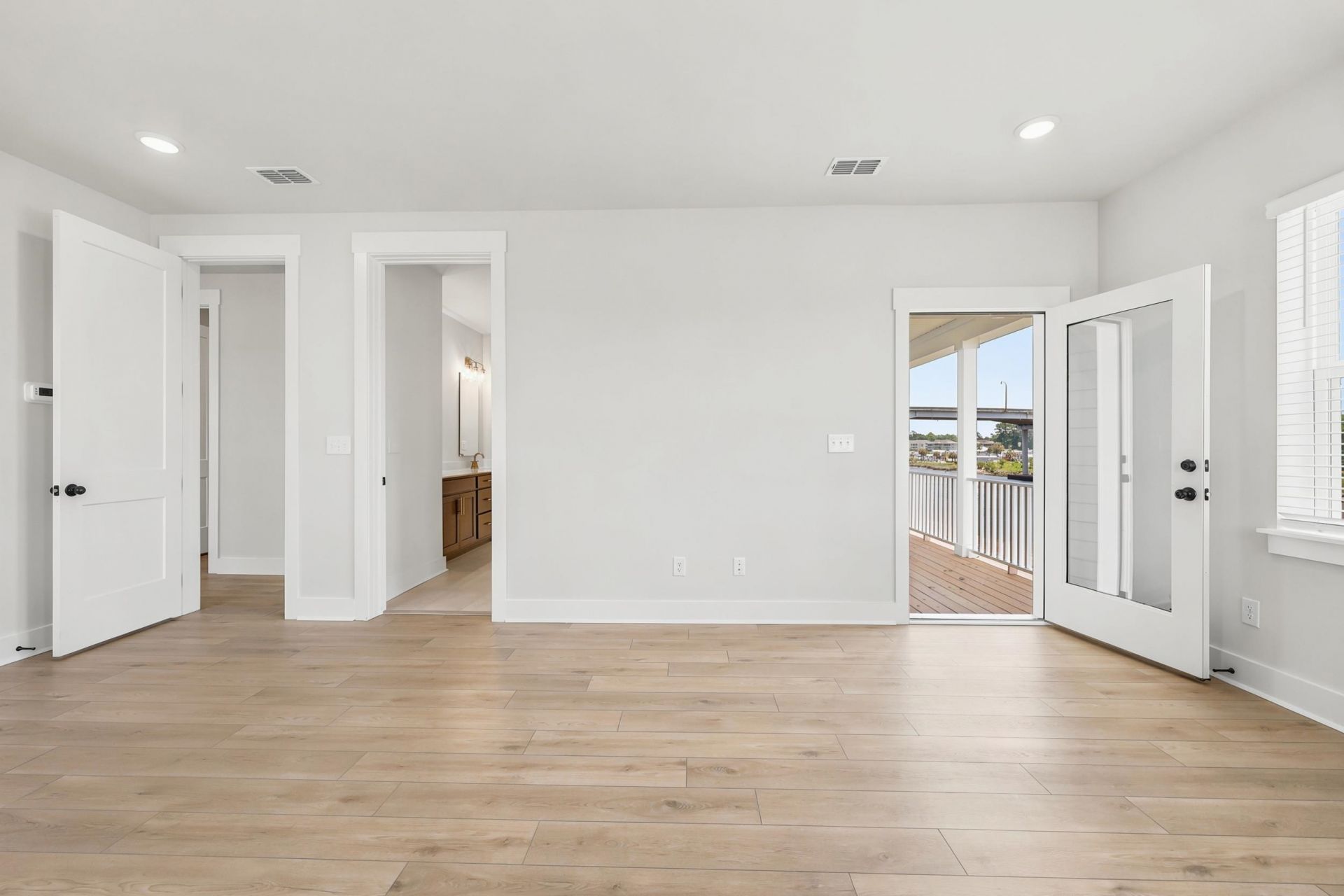 988 Triton Ave. Photo 46