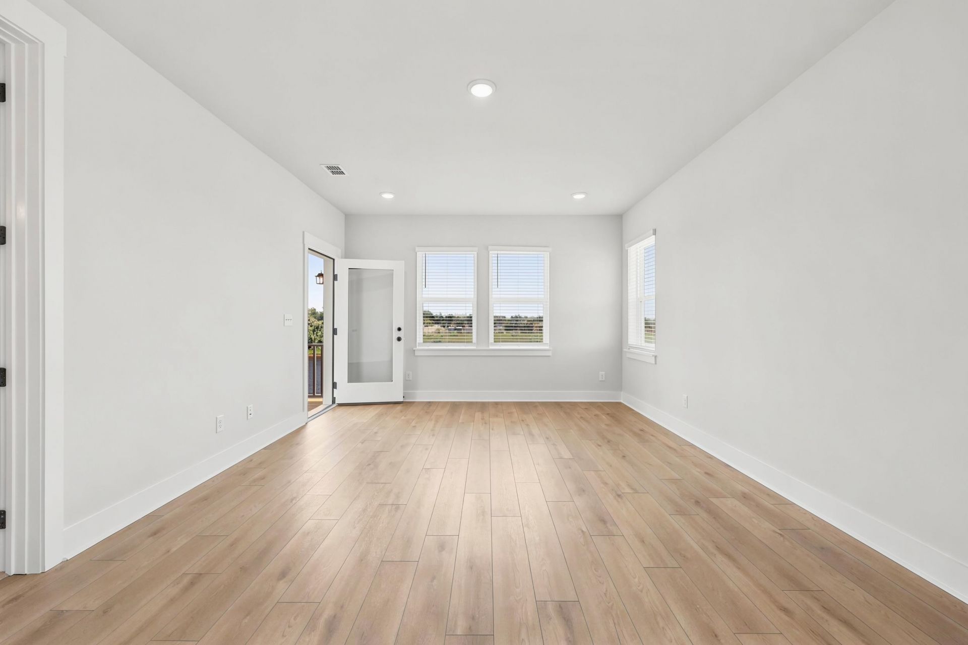 988 Triton Ave. Photo 47