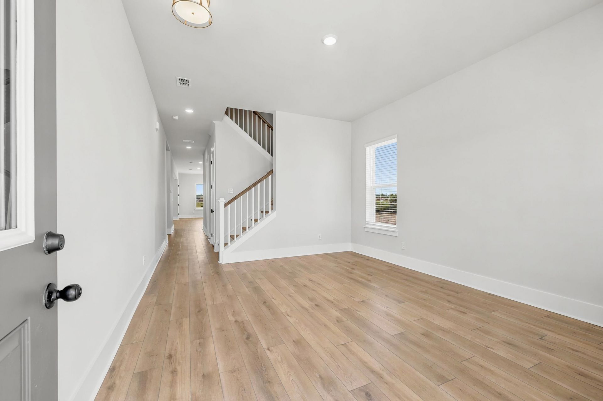 988 Triton Ave. Photo 9