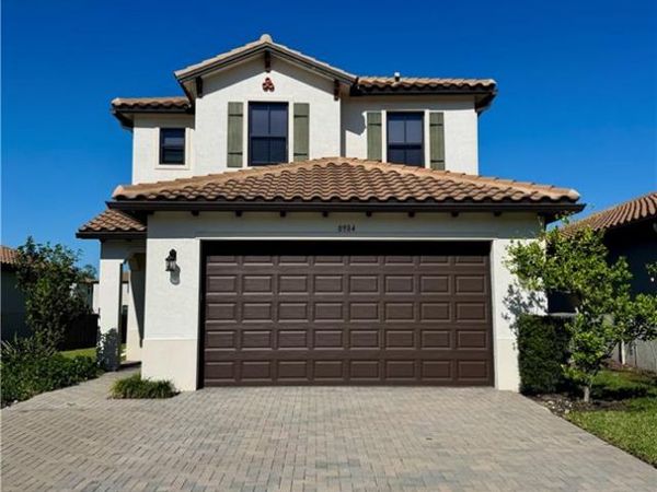 8984 Madrid CIR, NAPLES, FL 34104
