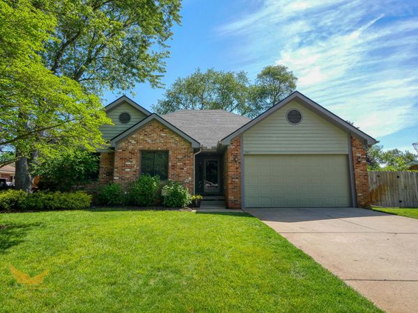 1583 Weymouth Street, West Bloomfield, MI 48324