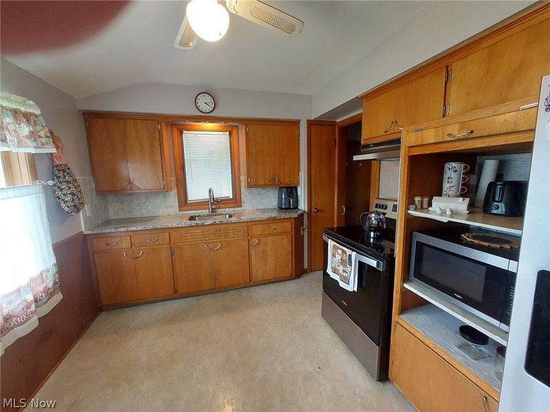8320 Banner Lane , Parma, OH 44129 Photo 15