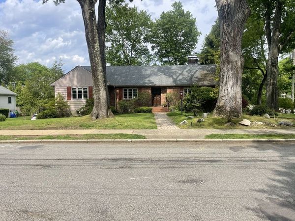 150 Gordon Rd, Newton, MA 02468
