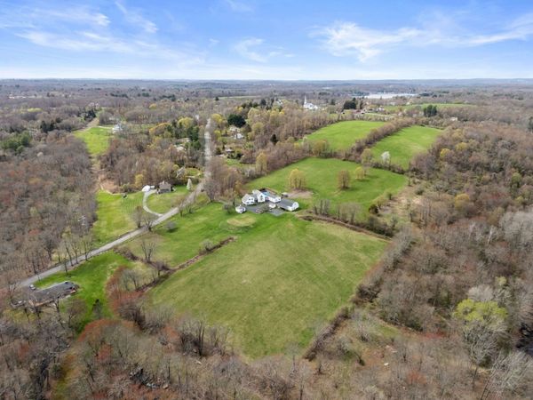63 Uxbridge Rd, Sutton, MA 01590