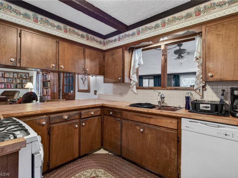 1031 Park Avenue , Amherst, OH 44001 Photo 7