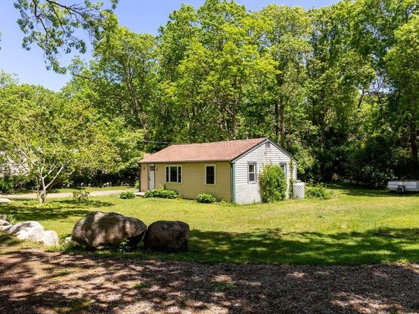 8 Pond View Cir, Plymouth, MA 02360
