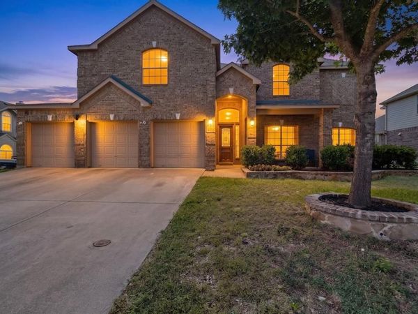 914 Hidden Lakes Drive, Cedar Hill, TX 75104