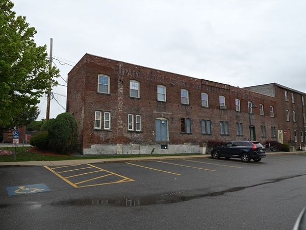 590 Dutton St, Lowell, MA 01854