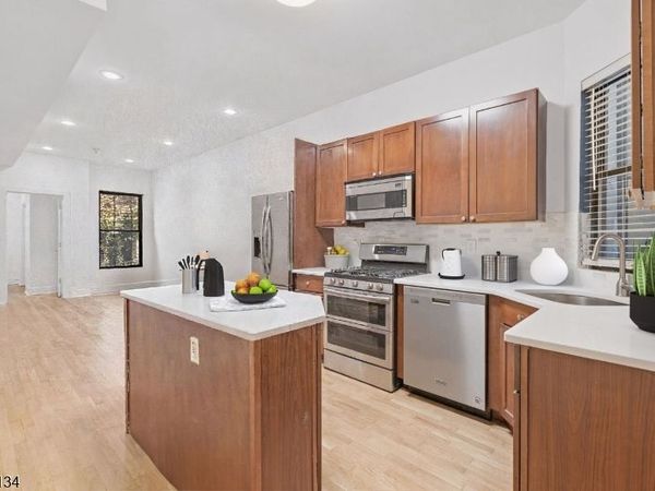 340 Pavonia Ave, Jersey, NJ 07302