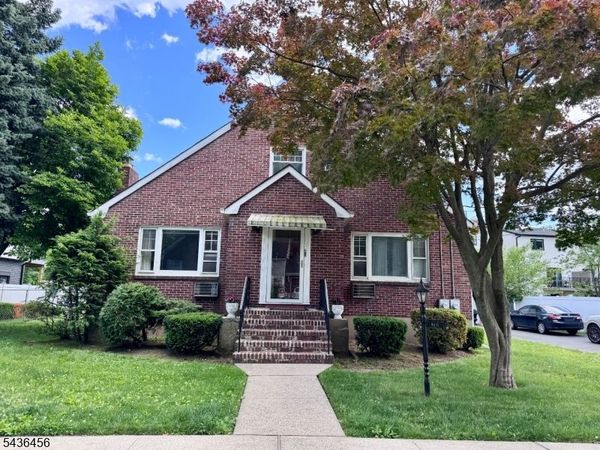 816 Kingsland Ln, Fort Lee, NJ 07024