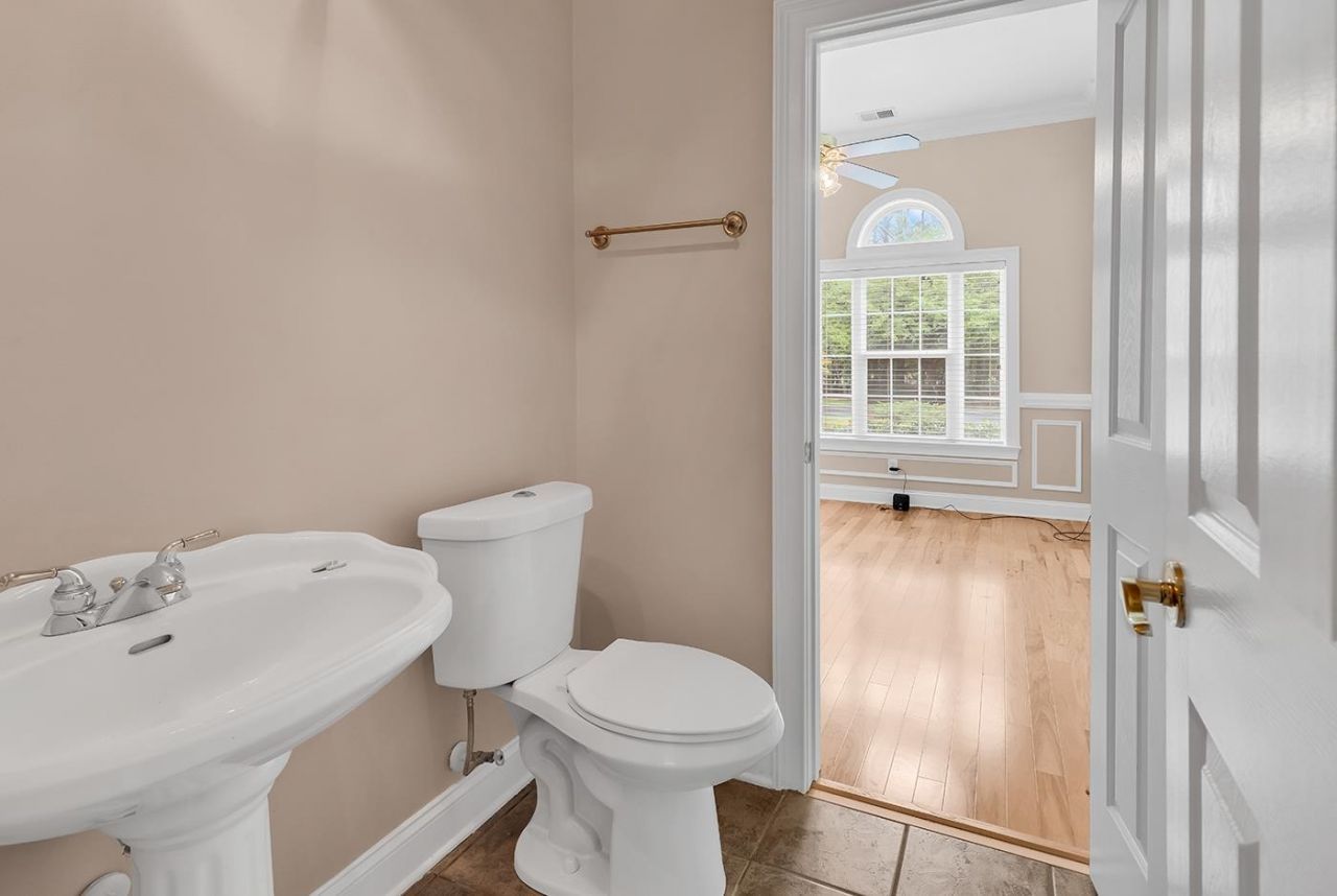 5606 Leatherleaf Dr. Photo 14