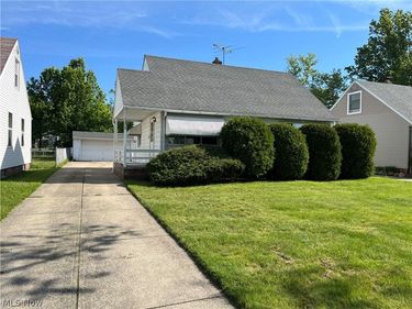 15513 Walvern Boulevard , Maple Heights, OH 44137