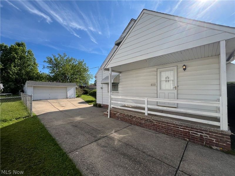 15513 Walvern Boulevard , Maple Heights, OH 44137 Photo 2