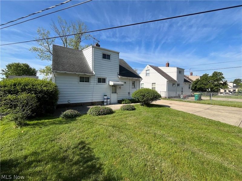 15513 Walvern Boulevard , Maple Heights, OH 44137 Photo 3