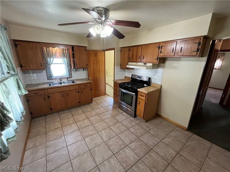 15513 Walvern Boulevard , Maple Heights, OH 44137 Photo 4