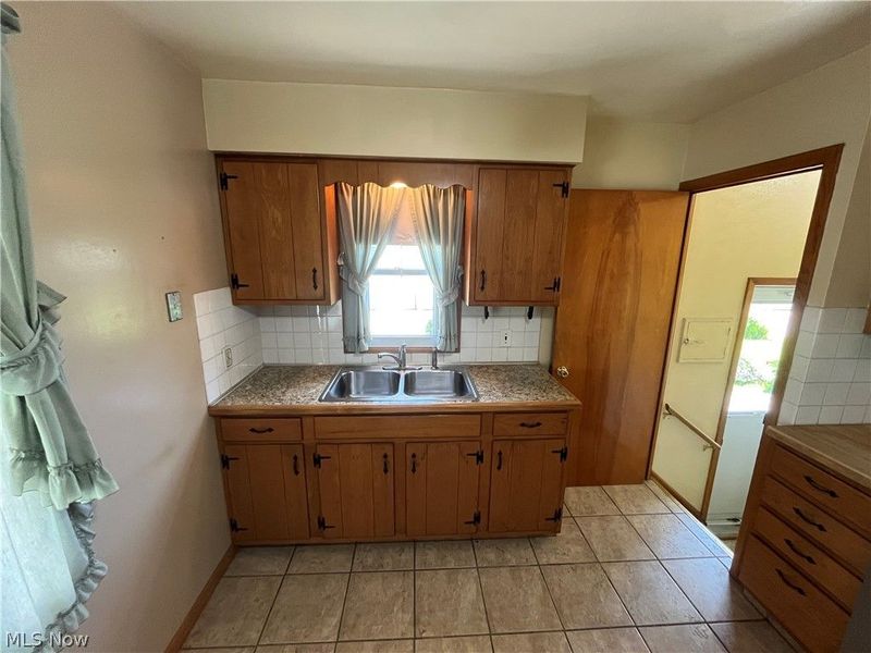15513 Walvern Boulevard , Maple Heights, OH 44137 Photo 6