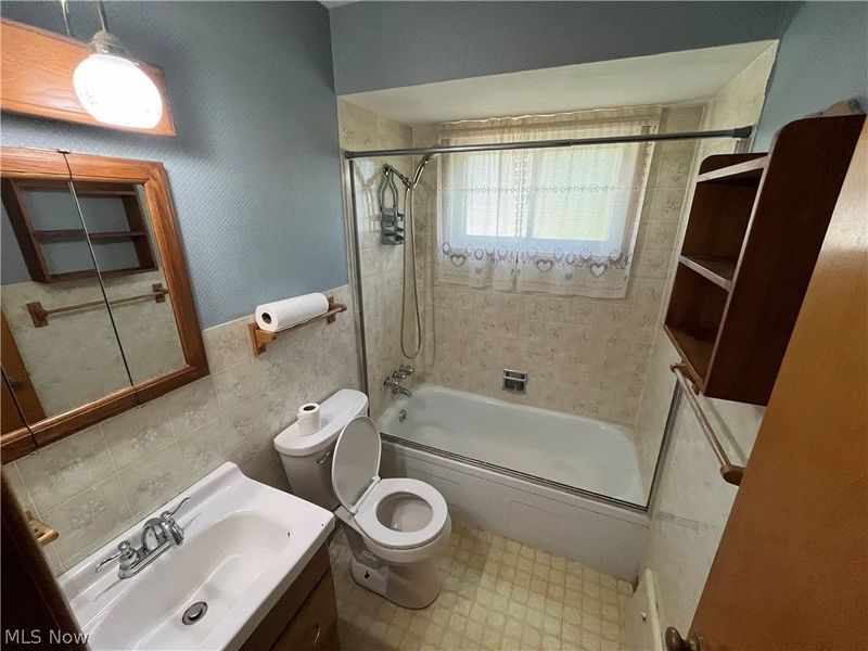 15513 Walvern Boulevard , Maple Heights, OH 44137 Photo 8