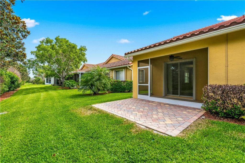 6425 Oxford Circle, Unit 104D, Vero Beach, FL 32966 Photo