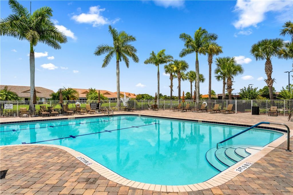 6425 Oxford Circle, Unit 104D, Vero Beach, FL 32966 Photo