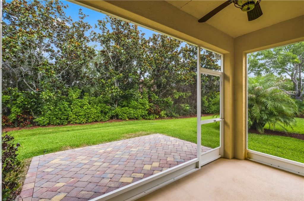 6425 Oxford Circle, Unit 104D, Vero Beach, FL 32966 Photo