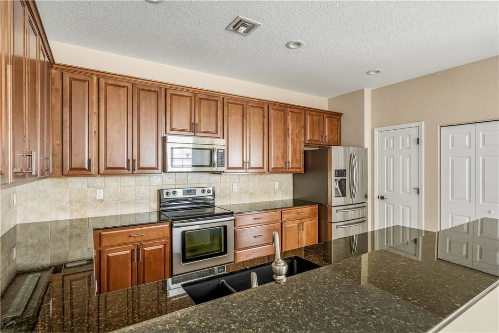 6425 Oxford Circle, Unit 104D, Vero Beach, FL 32966 Photo