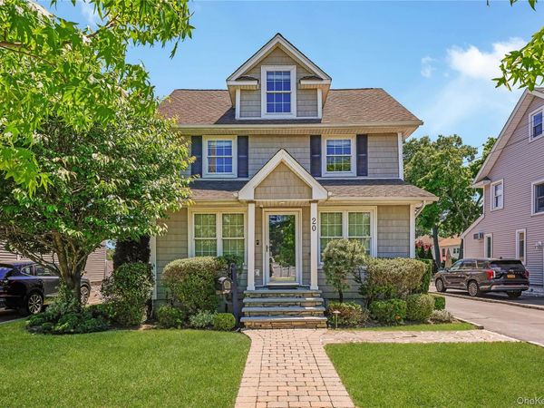 20 Woods Place , Rockville Centre, NY 11570