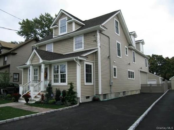 20 Woods Place , Rockville Centre, NY 11570