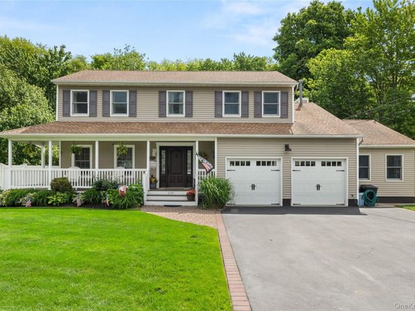 634 Myrtle Avenue , West Islip, NY 11795