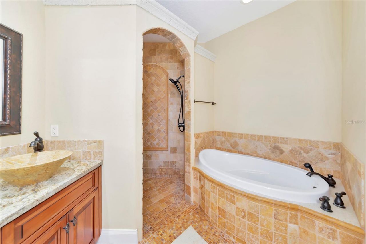 5624 Aaron Court , Sarasota, FL 34232 Photo