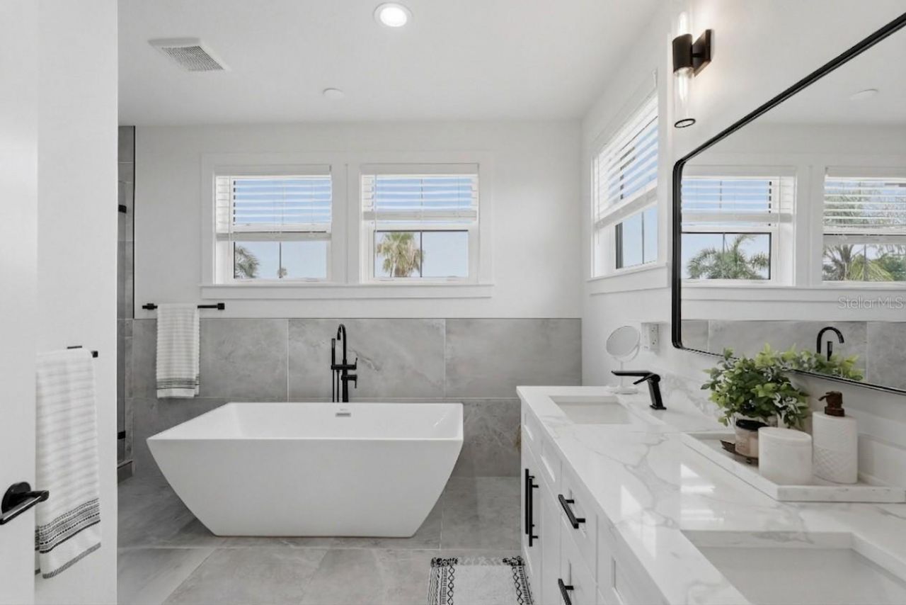 1727 Maryland Avenue Ne, Saint Petersburg, FL 33703 Photo