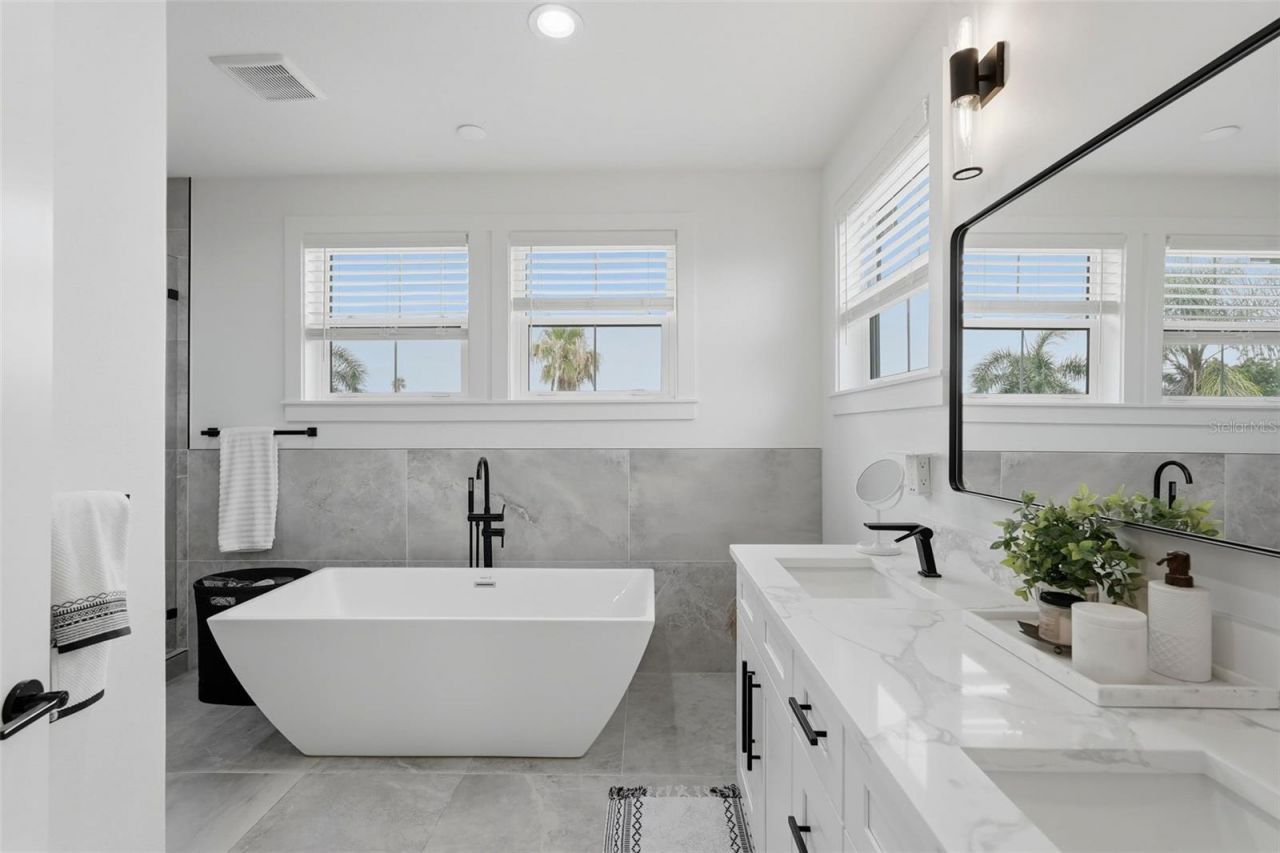 1727 Maryland Avenue Ne, Saint Petersburg, FL 33703 Photo