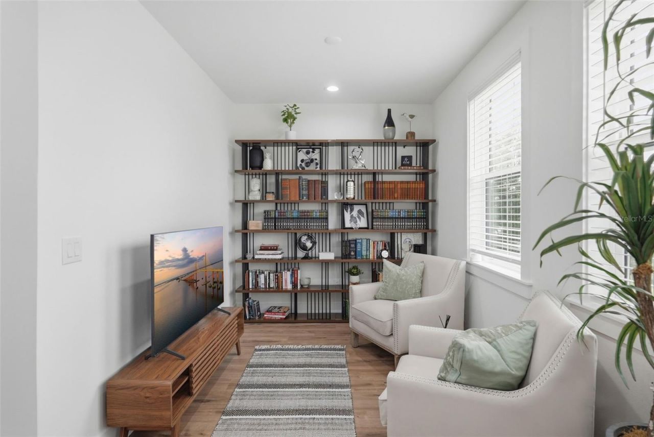 1727 Maryland Avenue Ne, Saint Petersburg, FL 33703 Photo