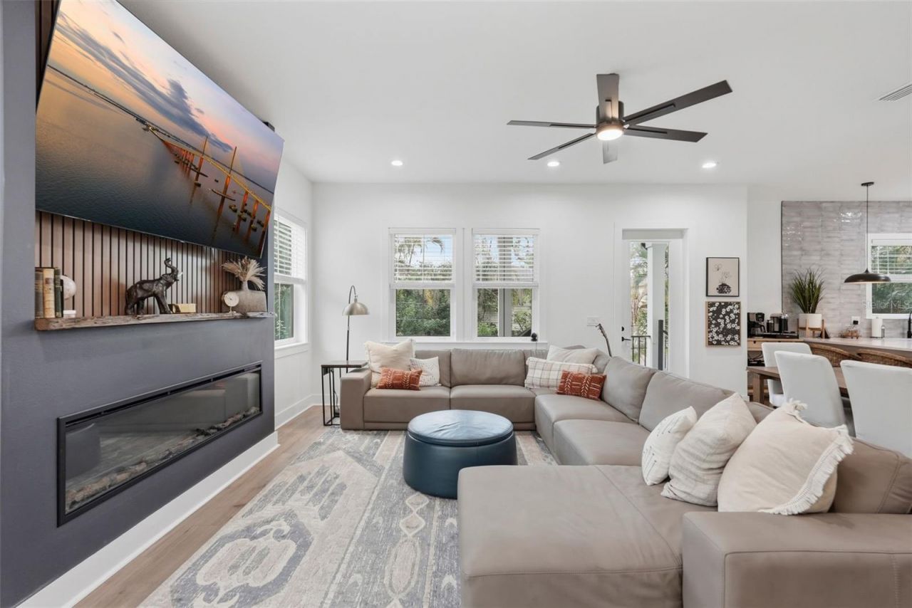 1727 Maryland Avenue Ne, Saint Petersburg, FL 33703 Photo