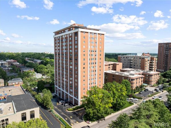 710 S Hanley Road , Unit 10B, Clayton, MO 63105