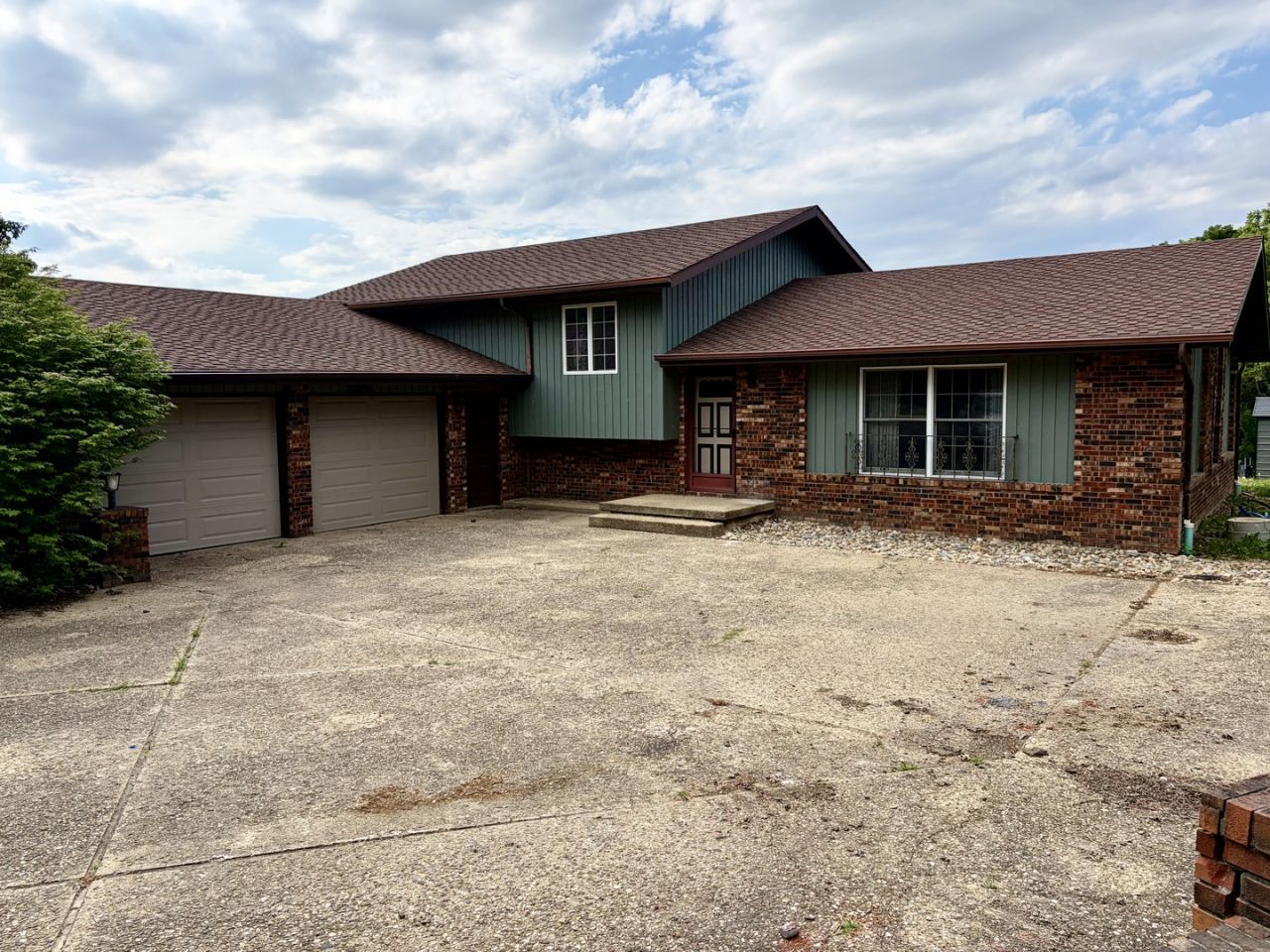 8819 Oak Drive , Clinton, IL 61727